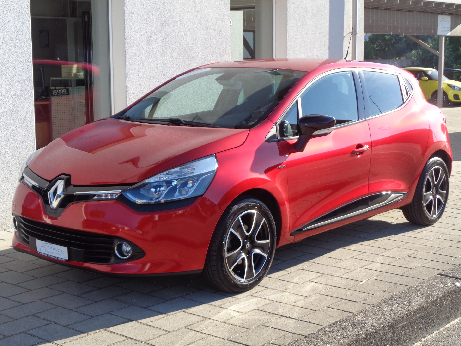 RENAULT Clio 1.2 16V T Limited EDC-showroom-element-3
