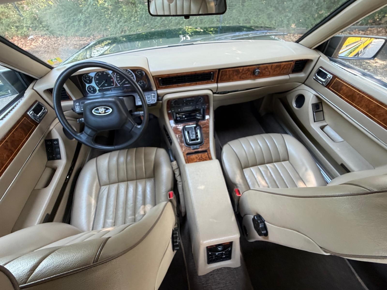 JAGUAR XJ6 4.0 Sovereign-image-8