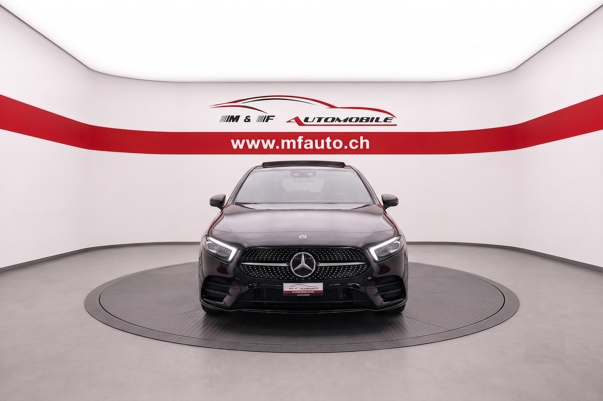 MERCEDES-BENZ A 180 AMG Line-showroom-element-3