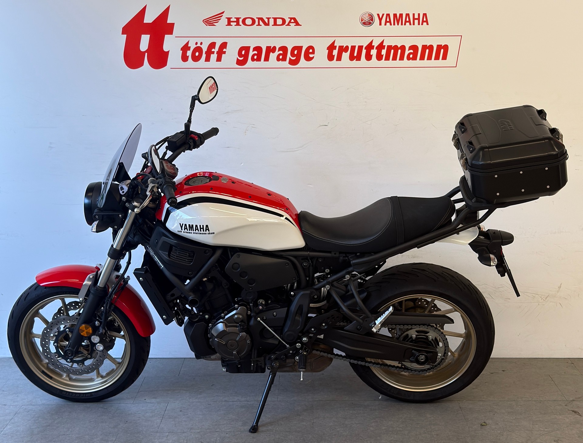 YAMAHA XSR 700-image-1