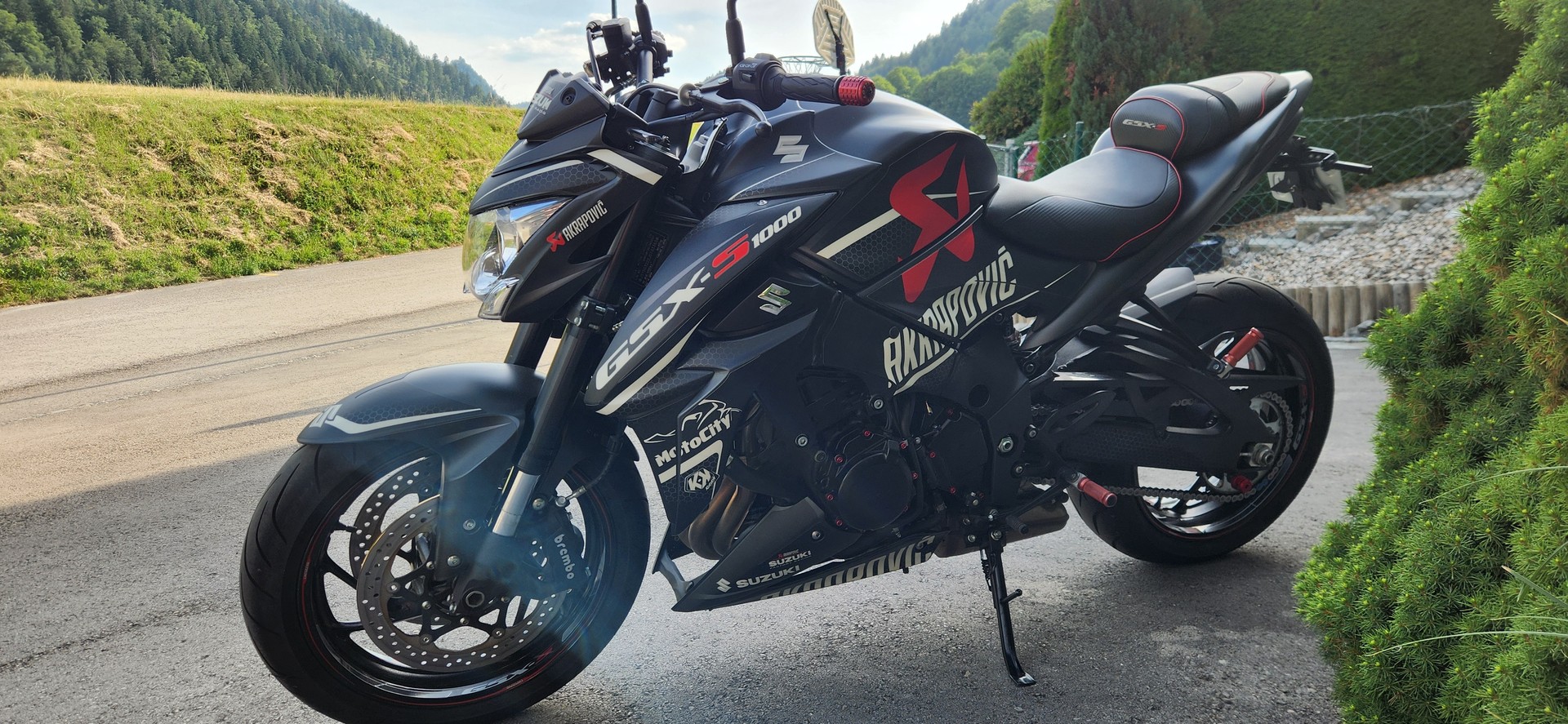 SUZUKI GSX-S 1000-image-1