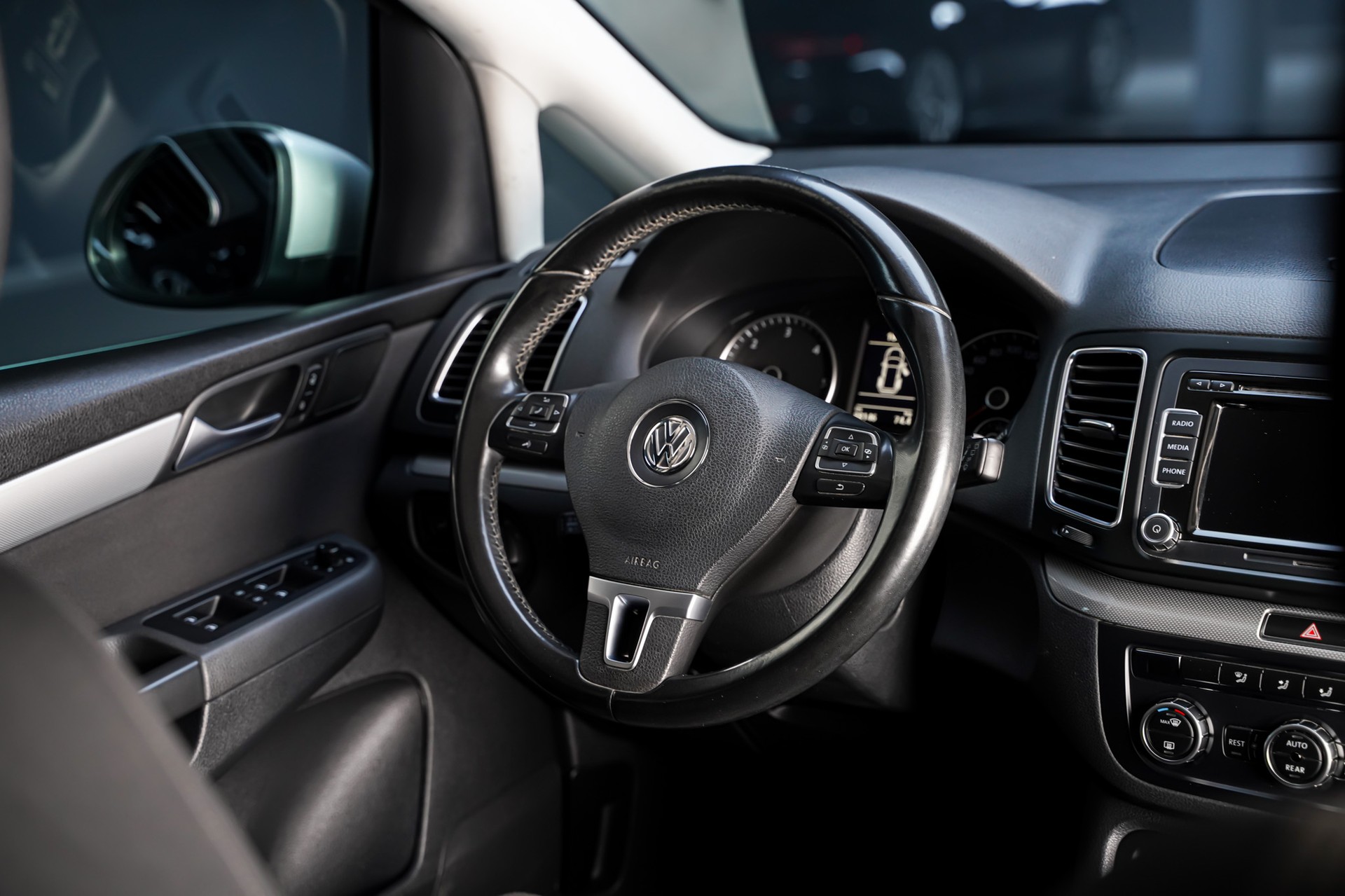 VW Sharan 2.0 TDI BMT Comfortline 4Motion 7-Plätzer-image-17