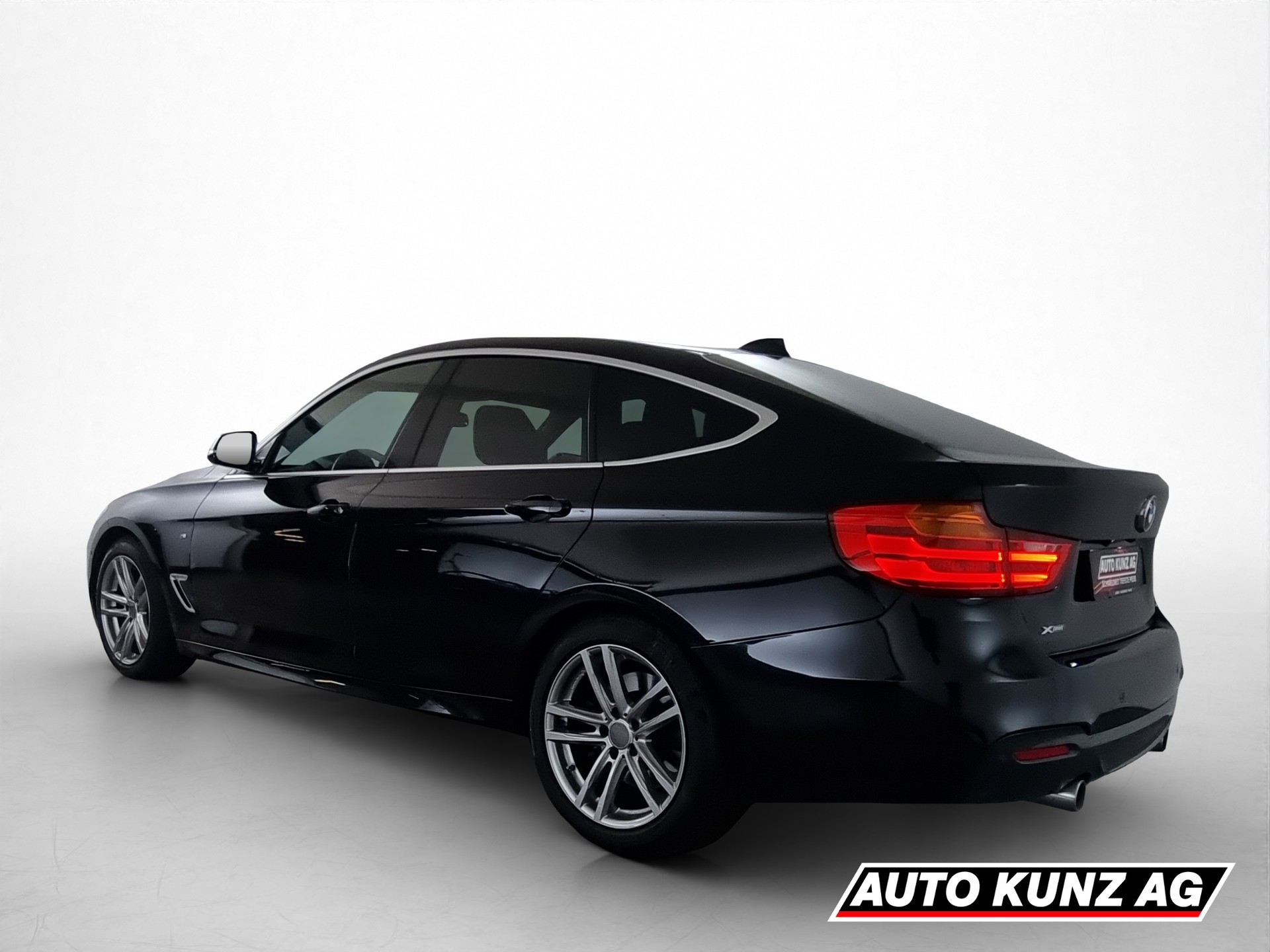 BMW 335i GT xDrive-showroom-element-3