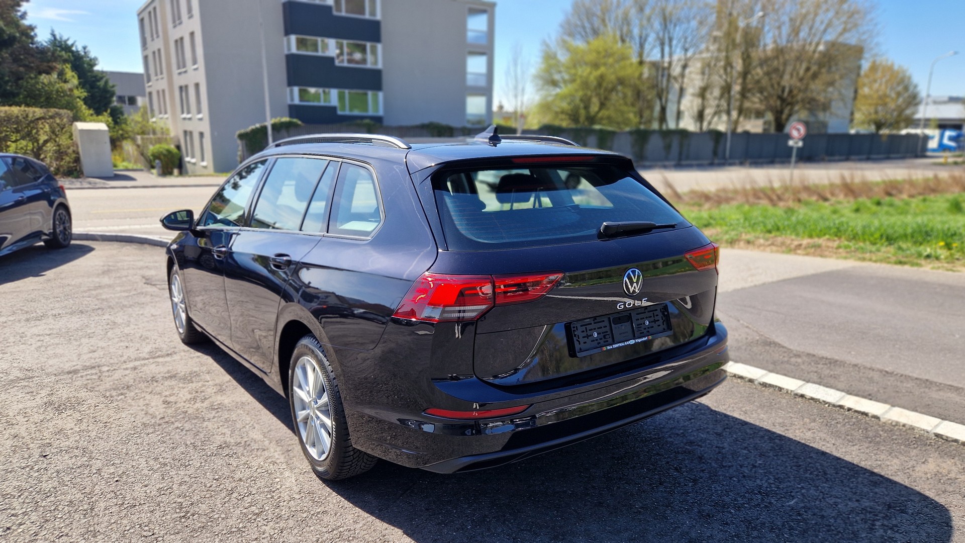 VW Golf Variant 1.0 TSI Value-image-2