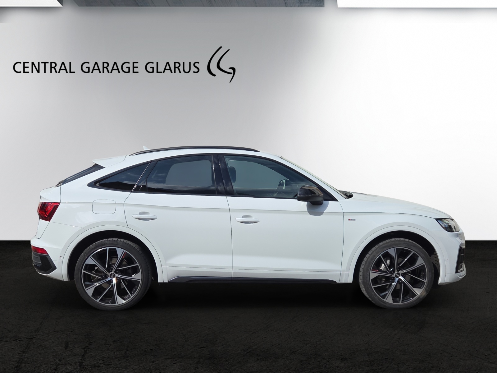 AUDI Q5 Sportback 40 TDI Blackedition quattro S-tronic-image-4