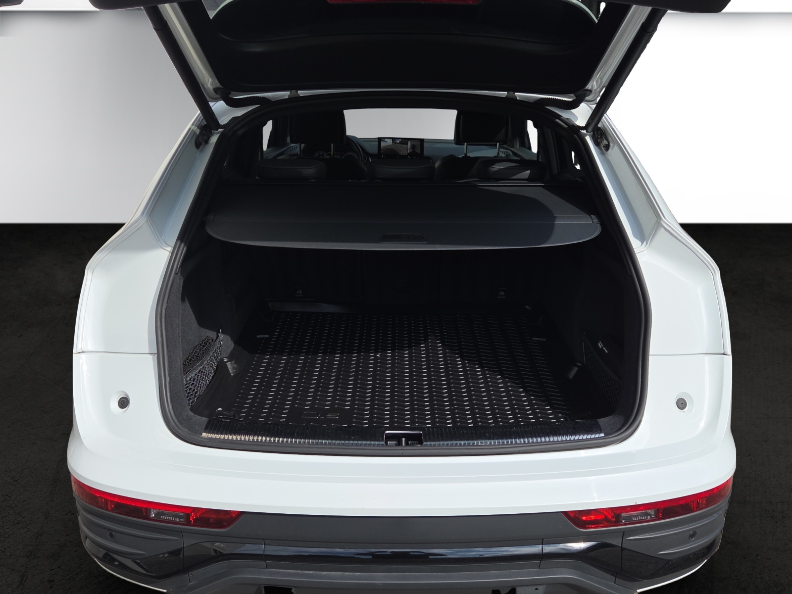 AUDI Q5 Sportback 40 TDI Blackedition quattro S-tronic-image-17