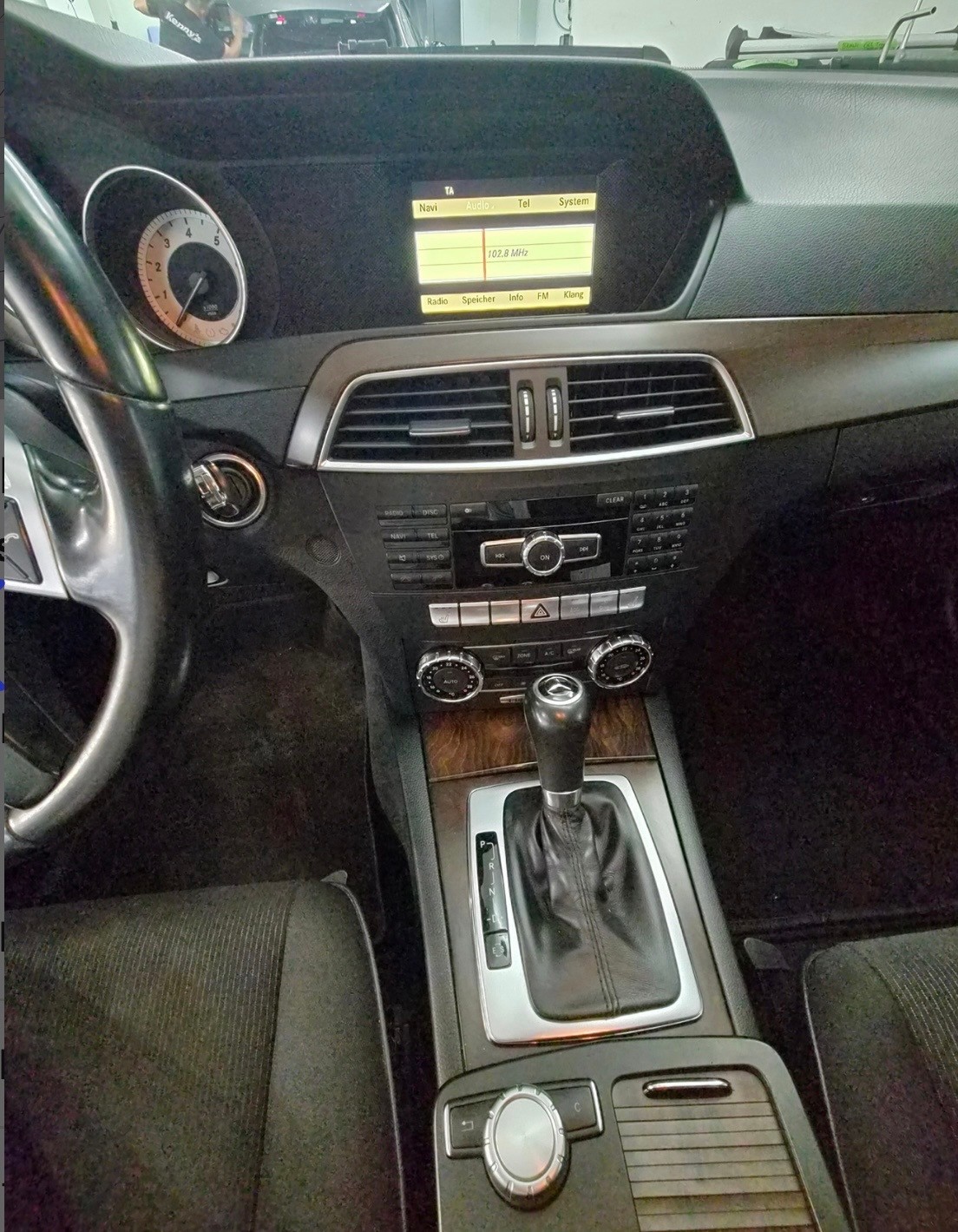 MERCEDES-BENZ C 180 BlueEfficiency 7G-Tronic-image-7