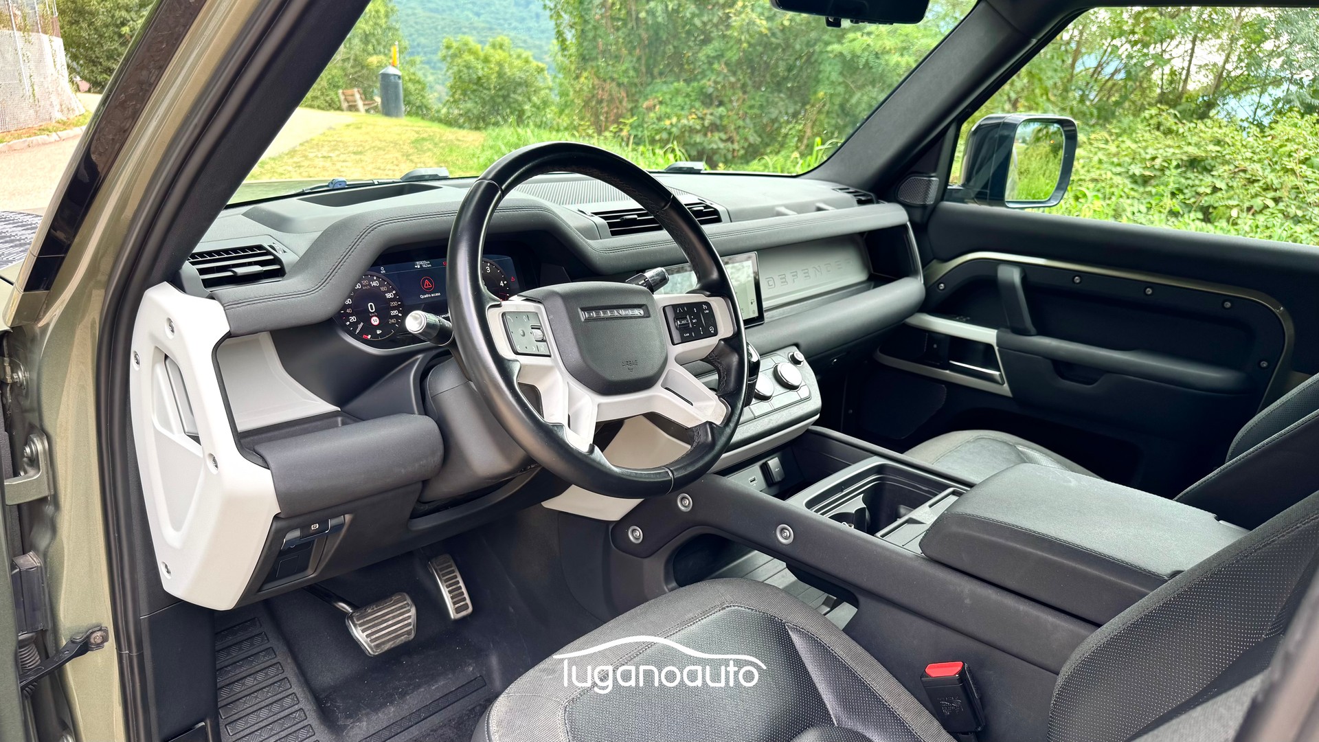 LAND ROVER Defender 90 3.0D I6 250 First Edition AT8-image-7
