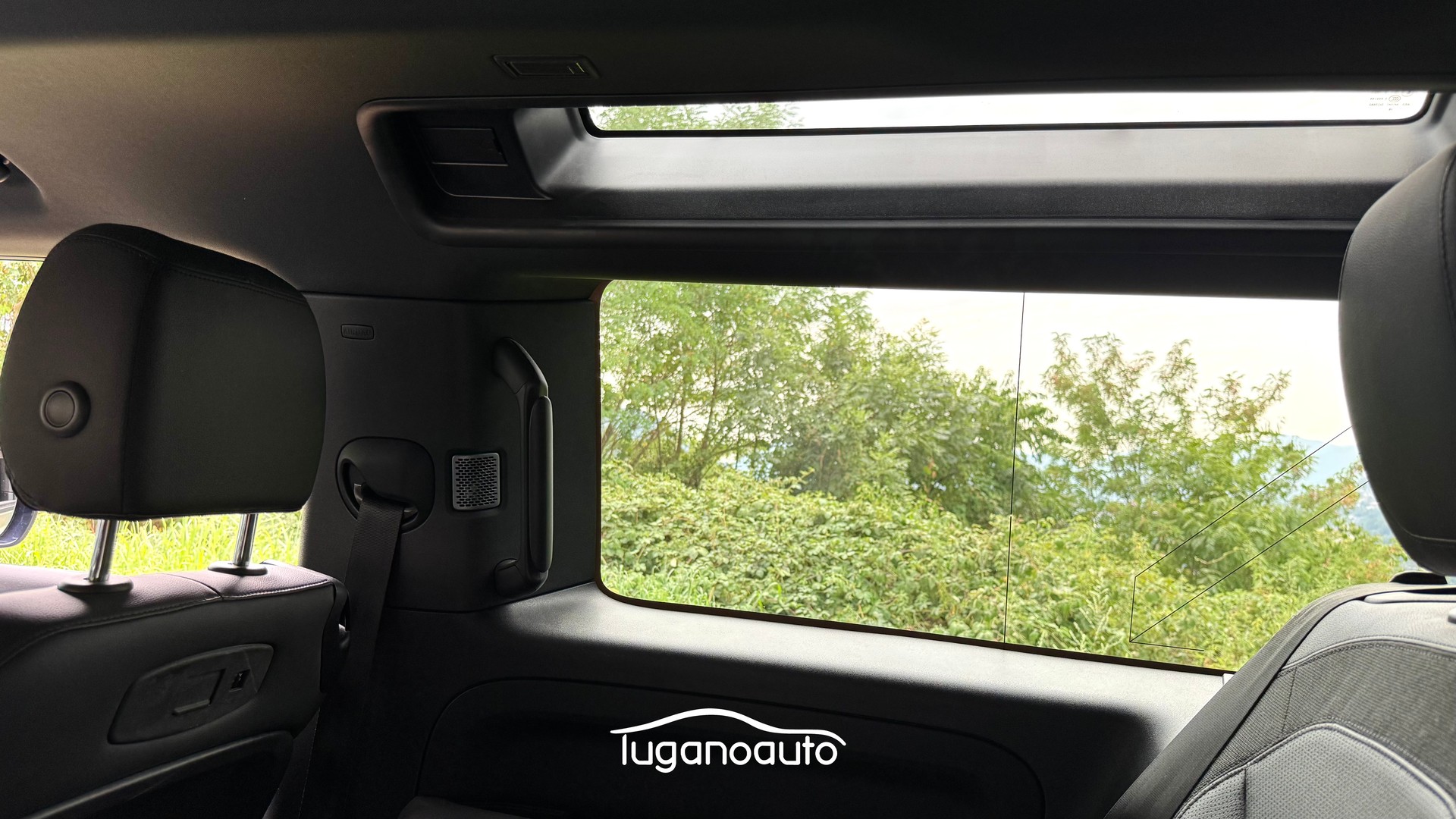 LAND ROVER Defender 90 3.0D I6 250 First Edition AT8-image-13