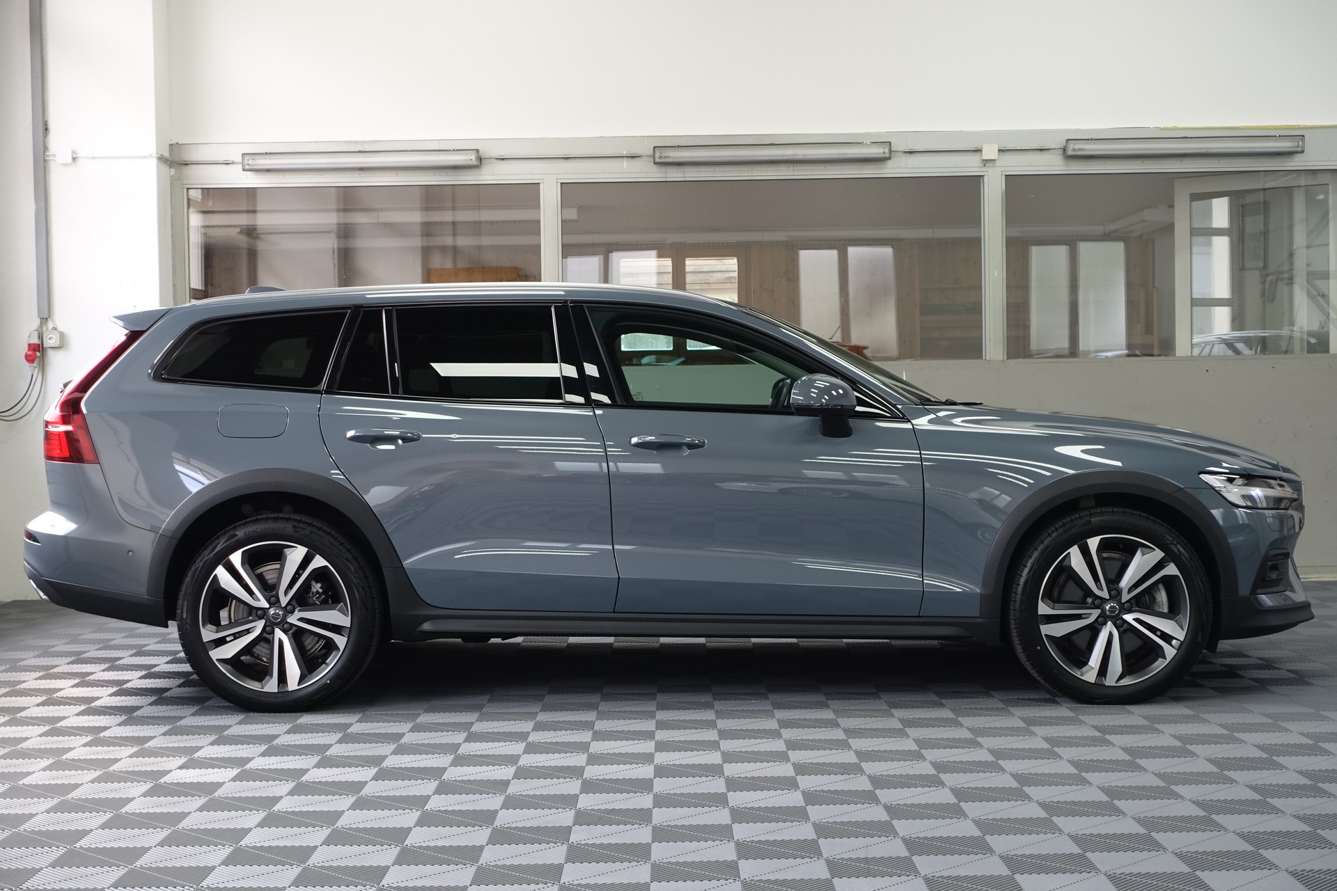 VOLVO V60 Cross Country 2.0 B5 AWD-showroom-element-3