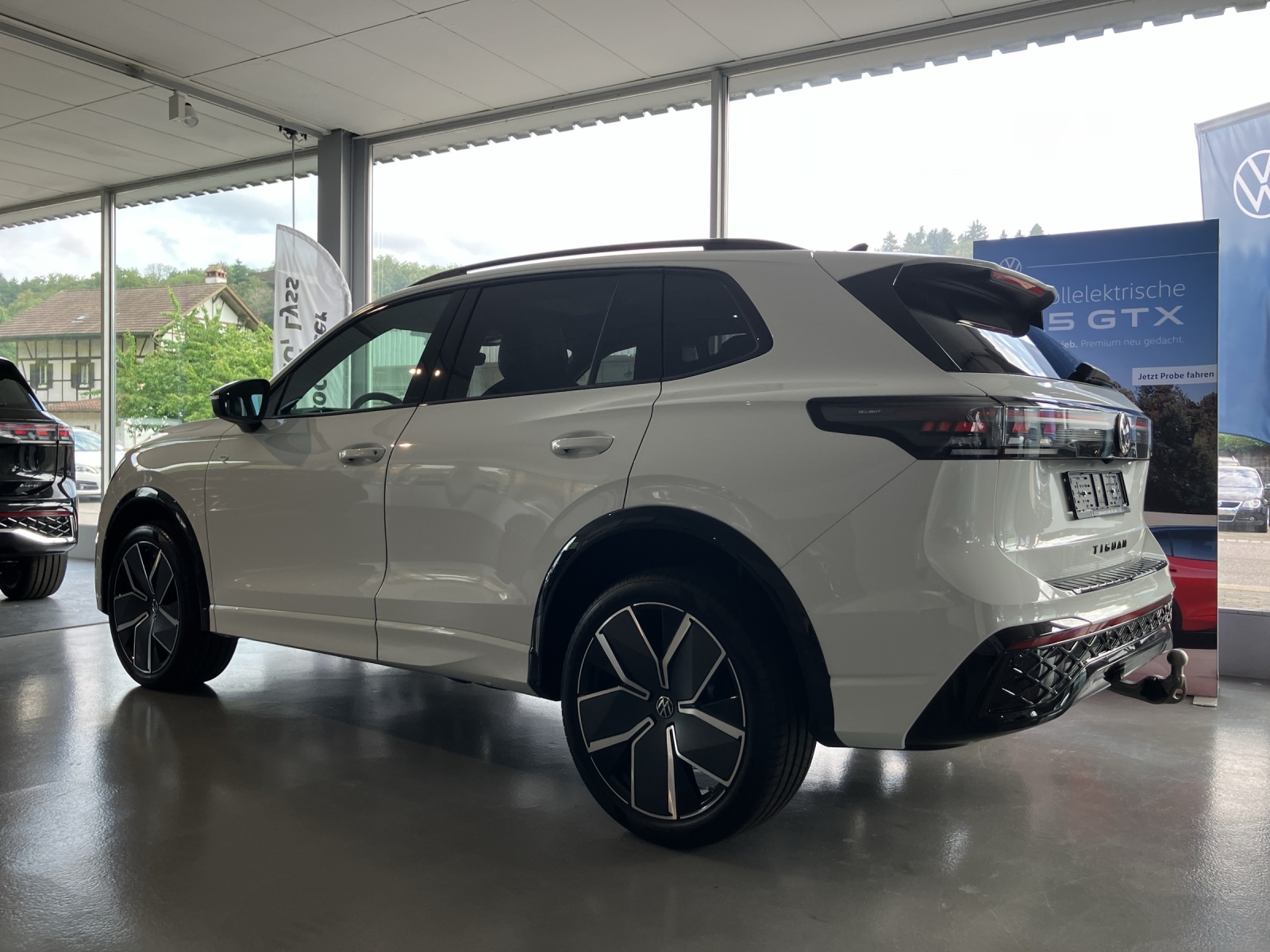 VW Tiguan 2.0 TSI DSG R-Line United 4Motion-showroom-element-2