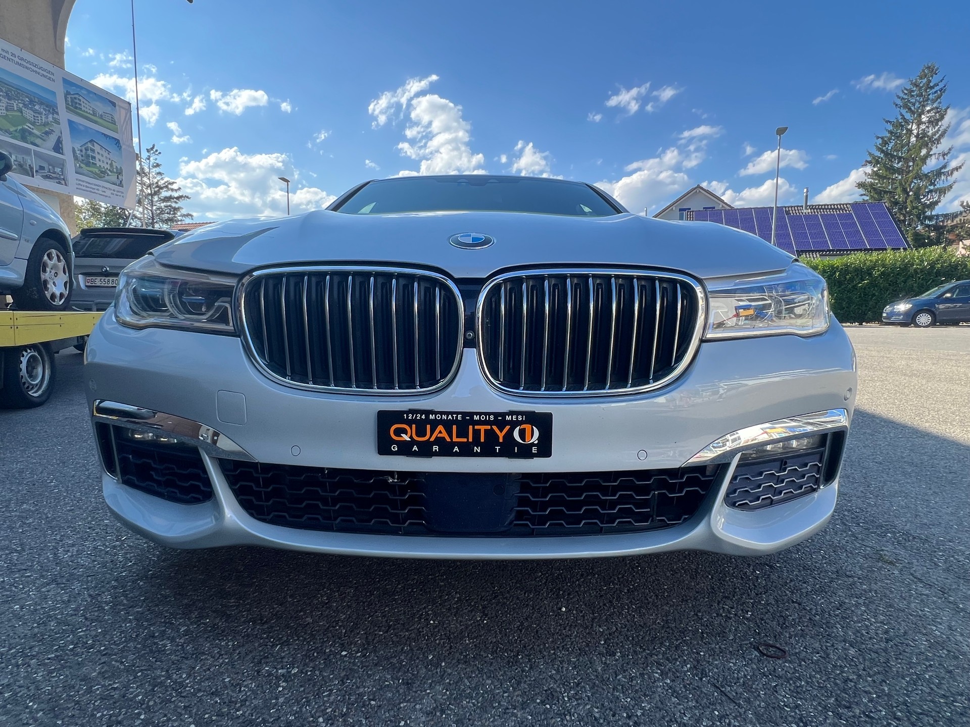 BMW 750i xDrive Steptronic-showroom-element-1
