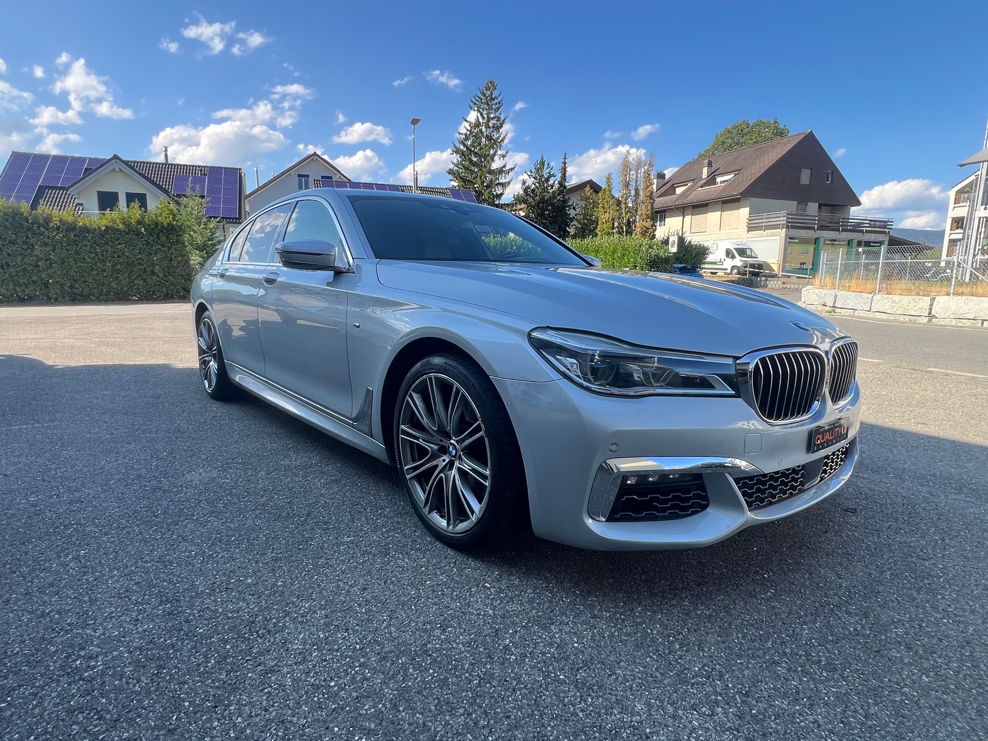 BMW 750i xDrive Steptronic-showroom-element-2