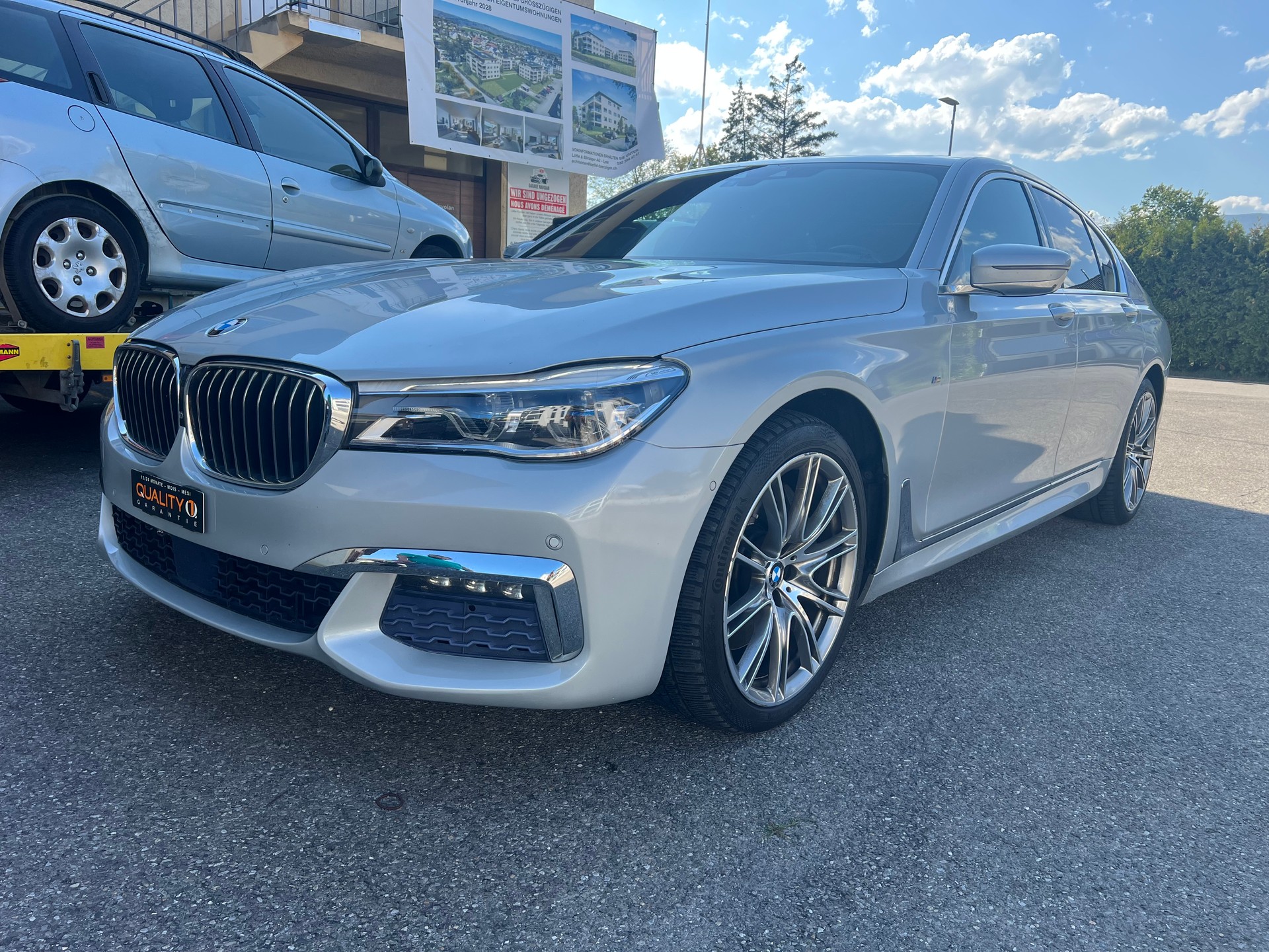BMW 750i xDrive Steptronic-showroom-element-3
