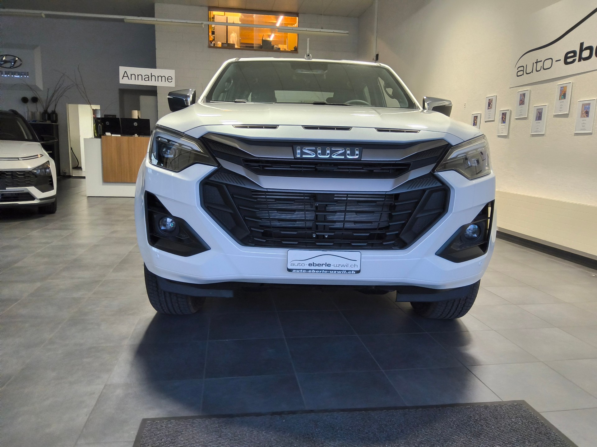 ISUZU Isuzu D-Max Crew Prestige 2.2-showroom-element-2