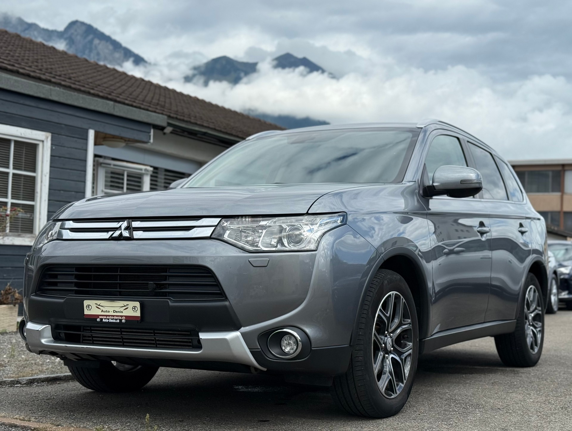 MITSUBISHI Outlander 2.2 DID Navigator Safety-showroom-element-1