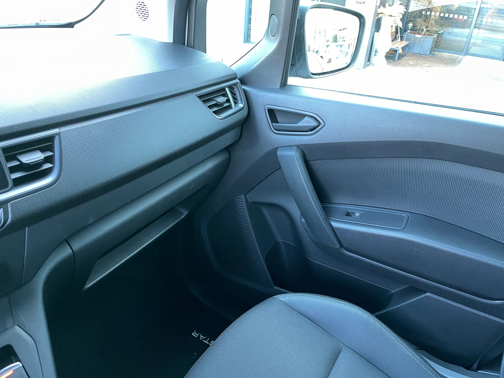 NISSAN Townstar EV45 kWh 22kW L2 Acenta-image-17
