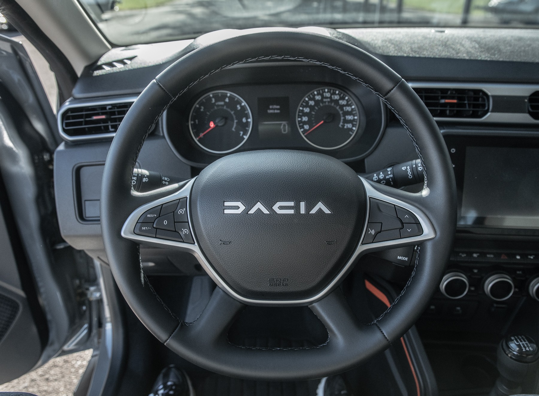 DACIA Duster TCe 150 Extreme 4x4 Off Road-image-12