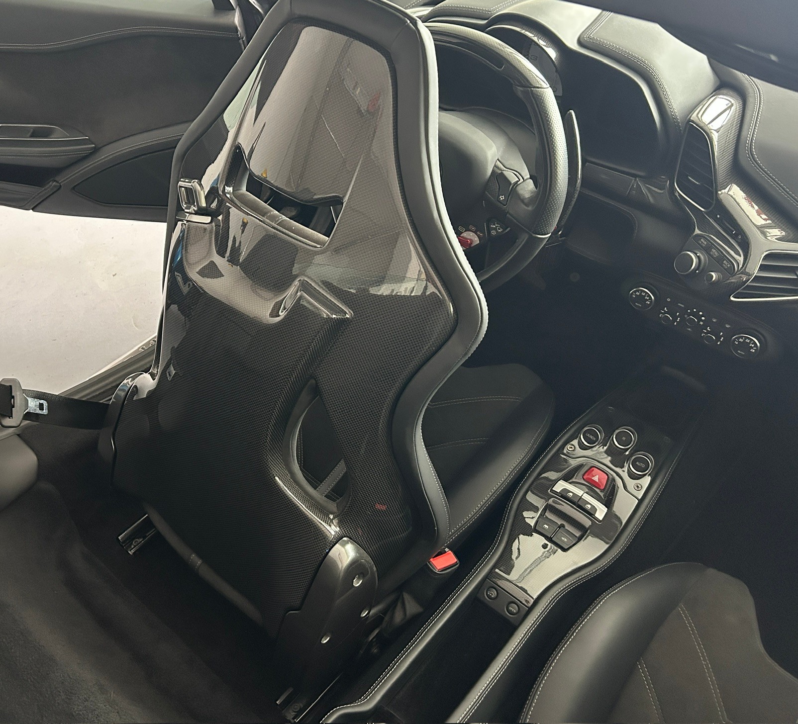 FERRARI 458 Spider Italia 4.5 V8 -Schweizer Erstauslieferung-aus erster Hand-lückenlose Service Hystorie--image-13