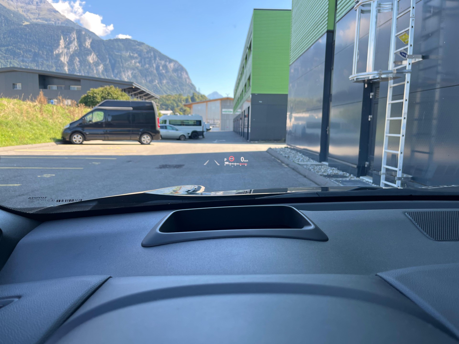 TOYOTA Yaris Cross 1.5 Elegant e-CVT AWDi-image-18