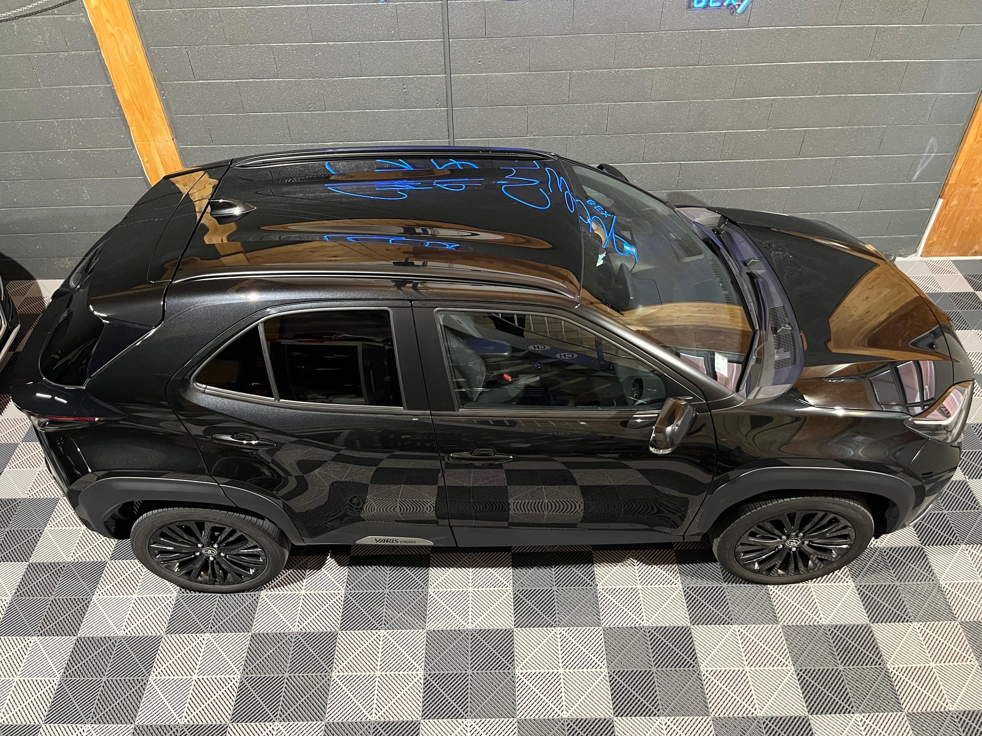 TOYOTA Yaris Cross 1.5 Elegant e-CVT AWDi-showroom-element-1
