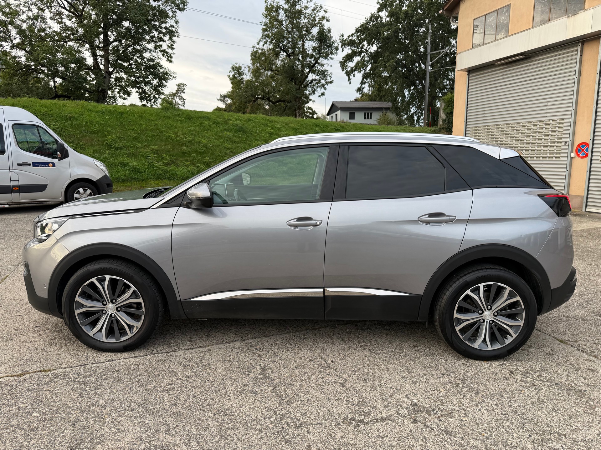 PEUGEOT 3008 1.2 PureTech Allure EAT-showroom-element-1