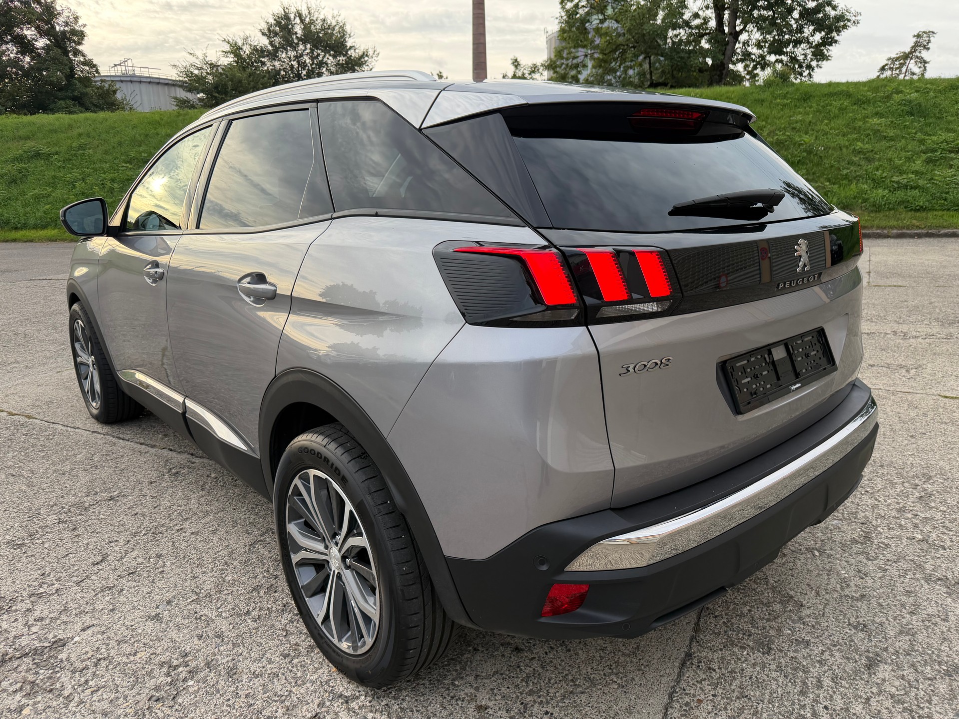 PEUGEOT 3008 1.2 PureTech Allure EAT-showroom-element-2