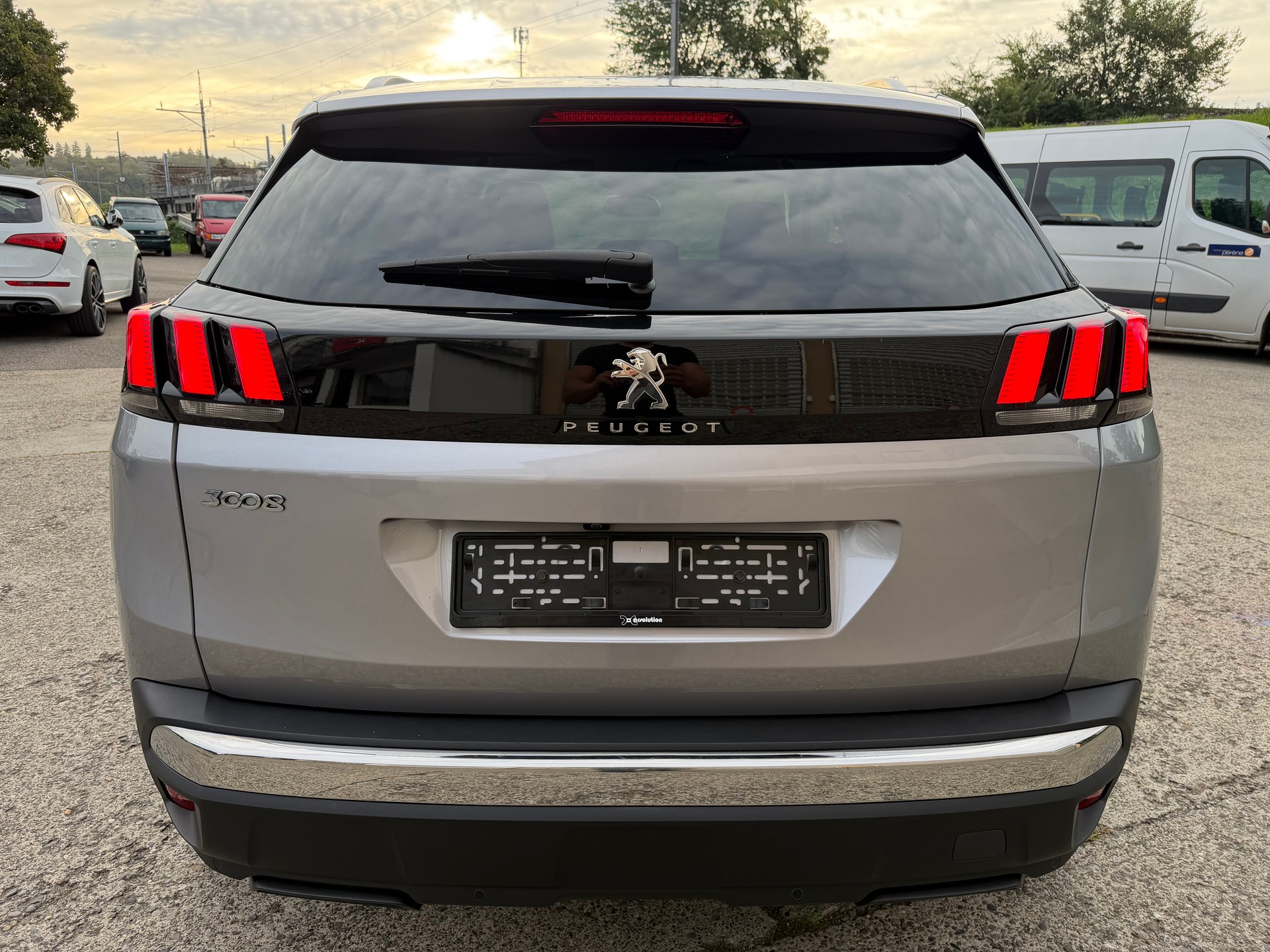 PEUGEOT 3008 1.2 PureTech Allure EAT-showroom-element-3