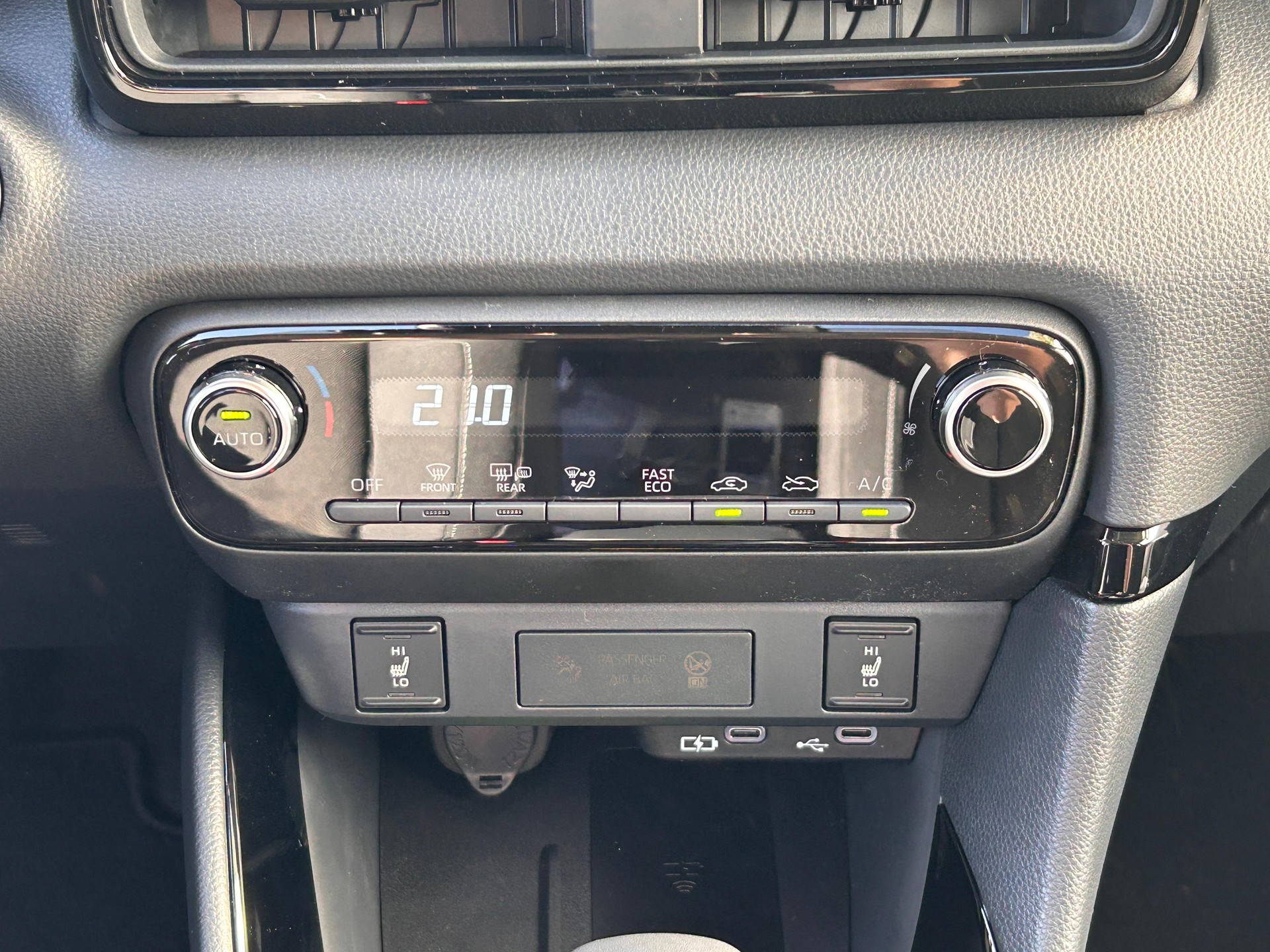 TOYOTA Yaris 1.5 VVT-i HSD Trend-image-9
