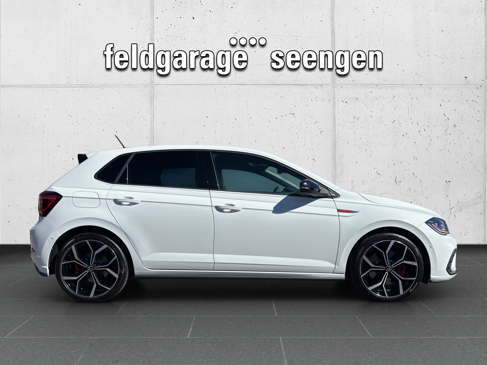 VW Polo 2.0 TSI GTI DSG mit Navi, Rückfahrkamera, Schwarze Aussenspiegel mit schwarzem Dach in Absetzfarbe-showroom-element-3