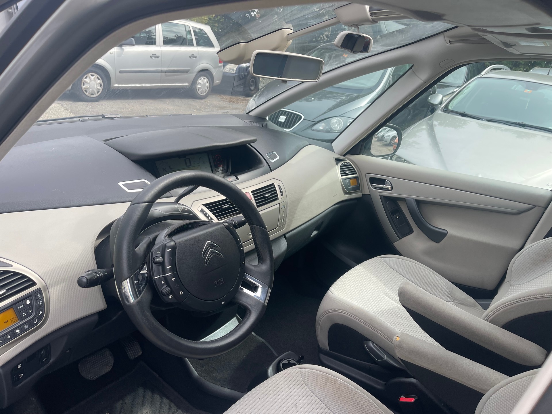 CITROEN Grand C4 Picasso 1.6i 16V Turbo Exclusive+ BMP6-image-8