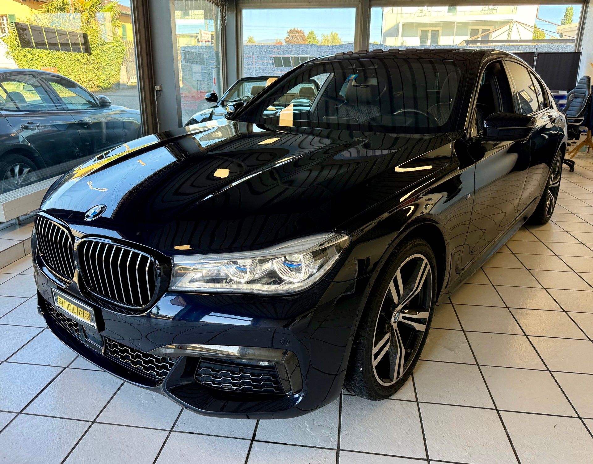 BMW 740d xDrive Steptronic-showroom-element-3