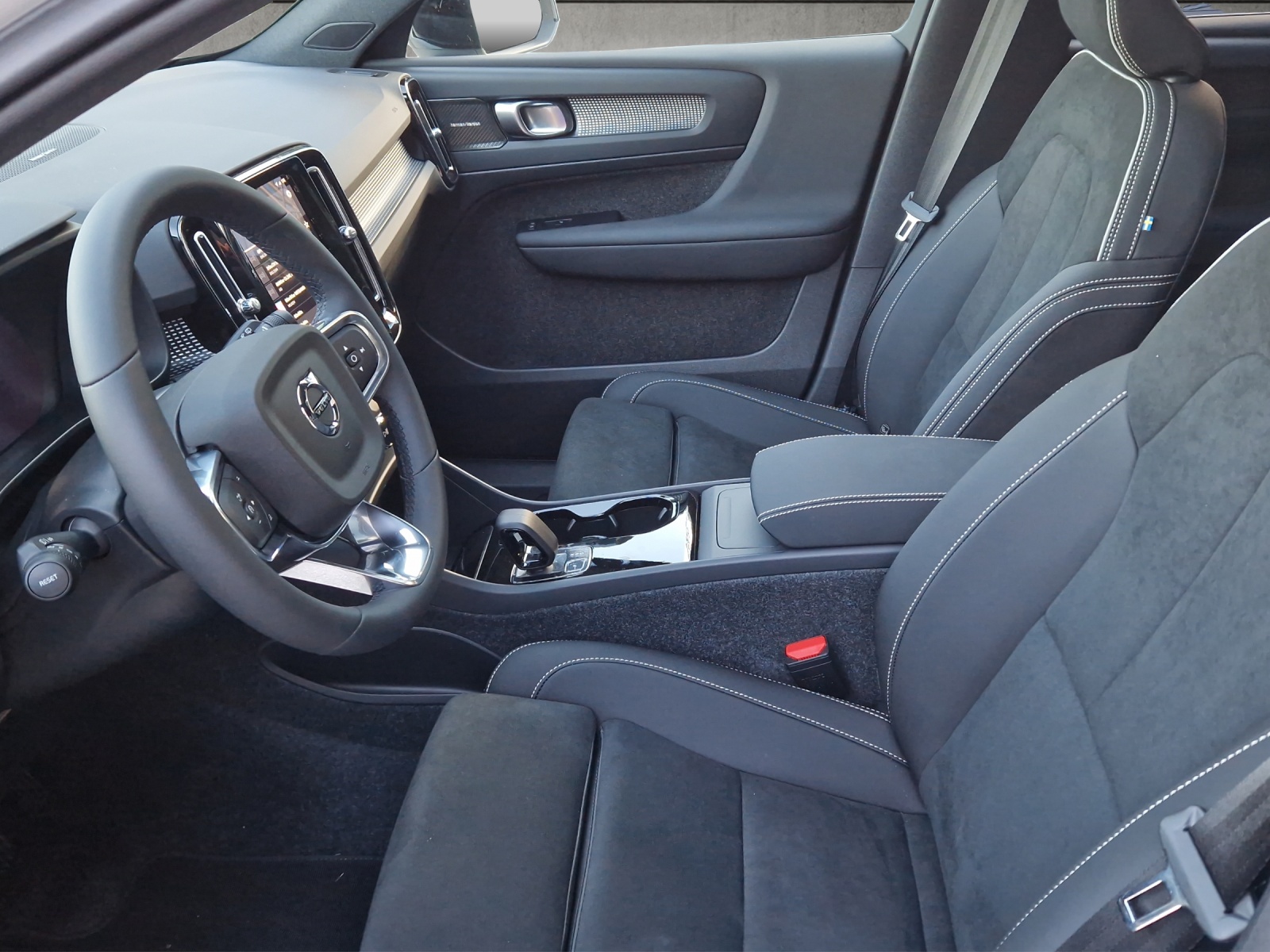 VOLVO EX40 Twin Black Edition AWD-showroom-element-2