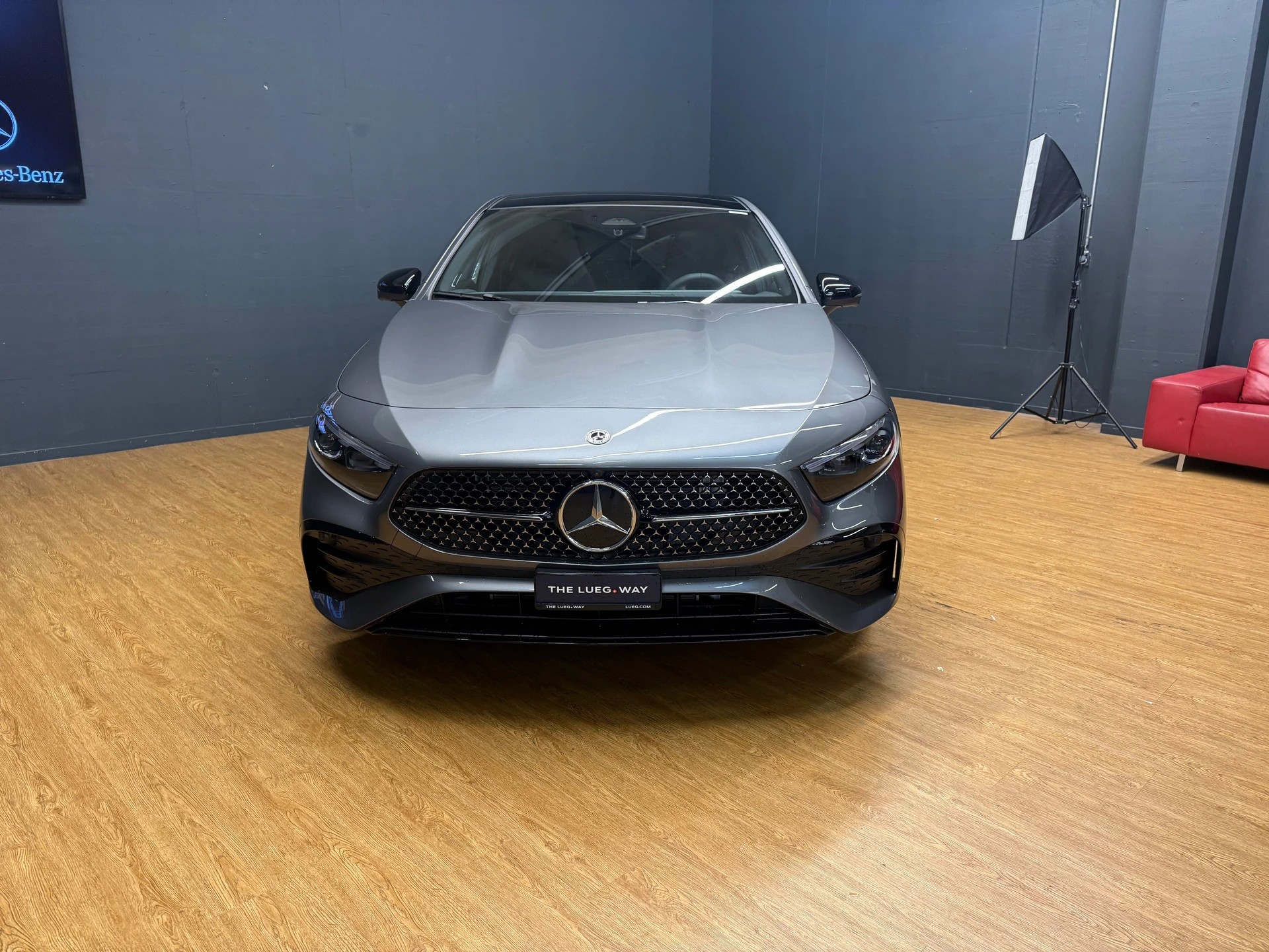 MERCEDES-BENZ A 250 e EQ Star - AMG / DISTRONIC / 360 Grad Kamera-showroom-element-3