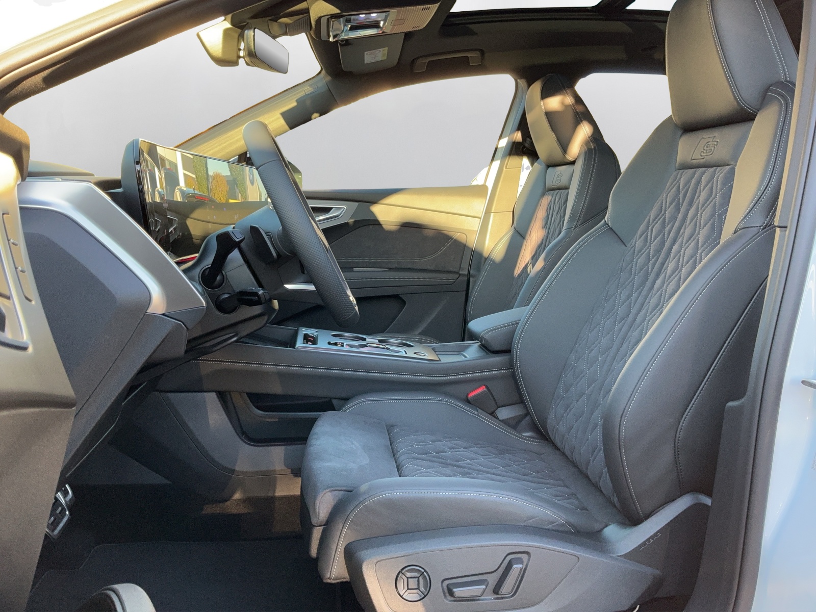 AUDI Q4 e-tron SUV quattro performance Swiss Ski-image-9