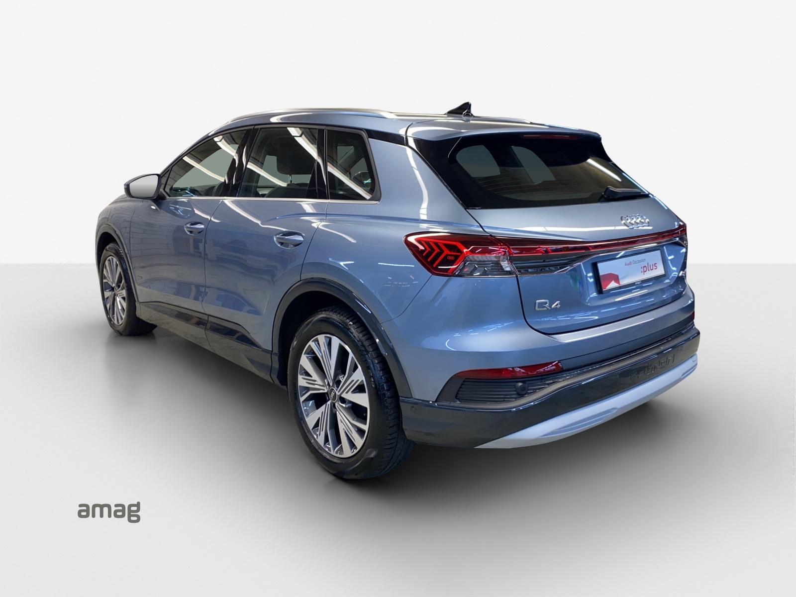 AUDI Q4 e-tron 45 quattro-showroom-element-2