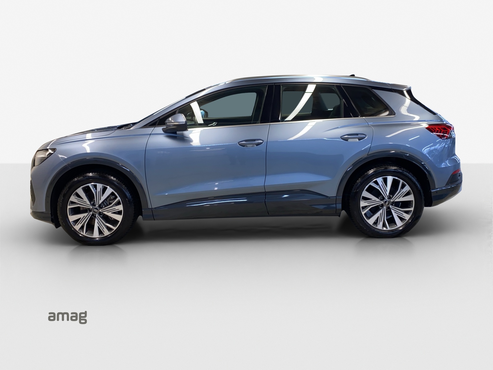 AUDI Q4 e-tron 45 quattro-showroom-element-1