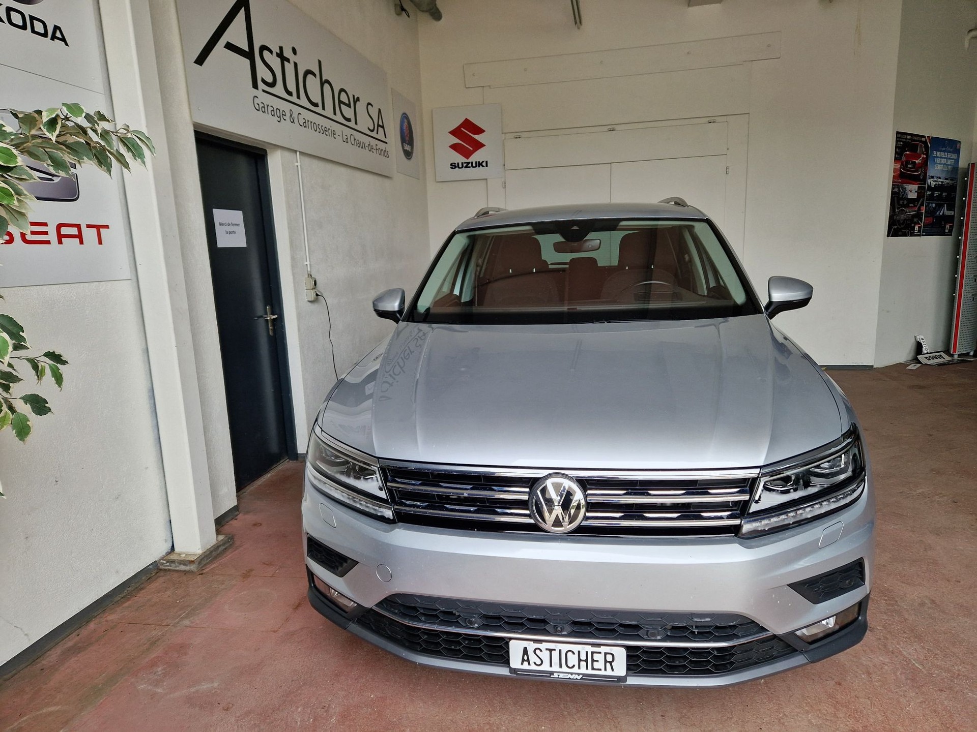 VW Tiguan 2.0TSI Comfortline 4Motion DSG-showroom-element-2