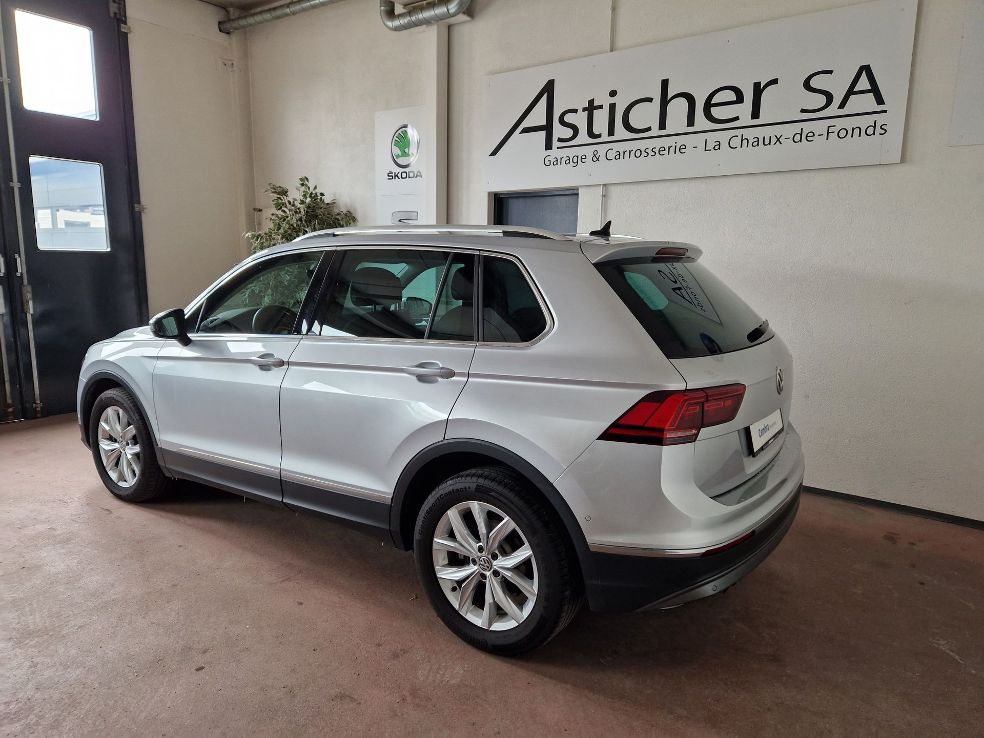 VW Tiguan 2.0TSI Comfortline 4Motion DSG-showroom-element-3