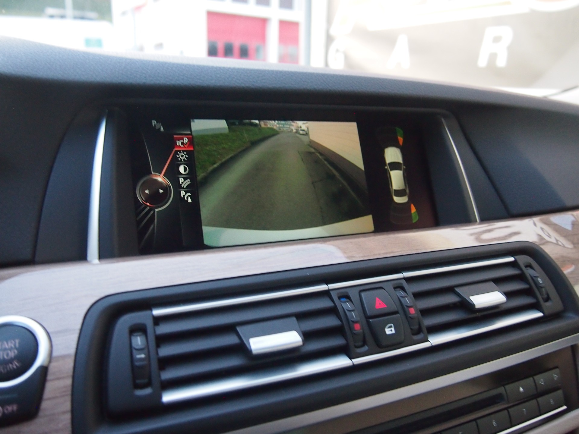 BMW 528i xDrive Luxury Line Steptronic-image-8