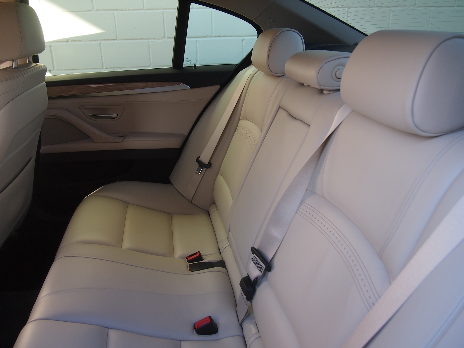 BMW 528i xDrive Luxury Line Steptronic-showroom-element-3