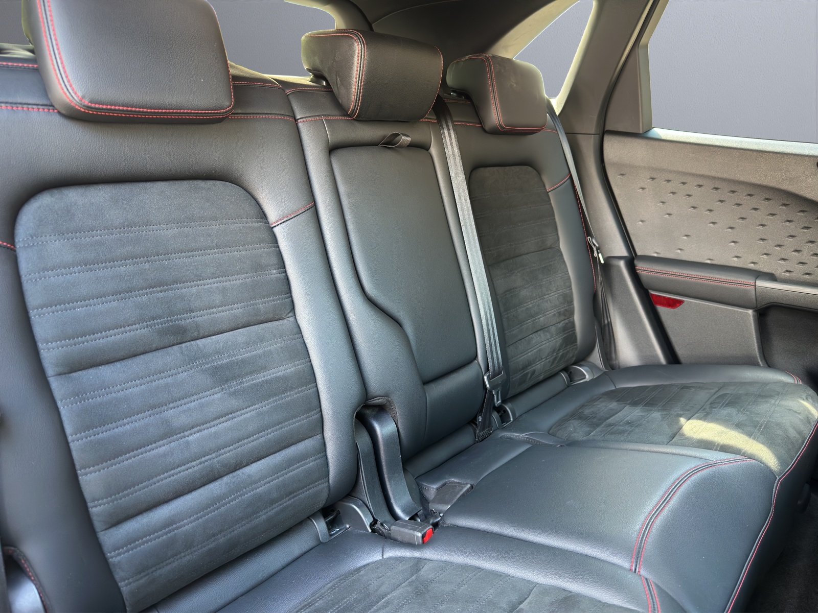 FORD Kuga 2.5 Plug-in Hybrid ST-Line X-image-12