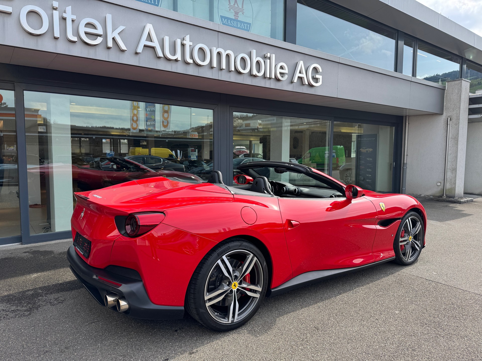 FERRARI Portofino 3.9 V8 T-showroom-element-3
