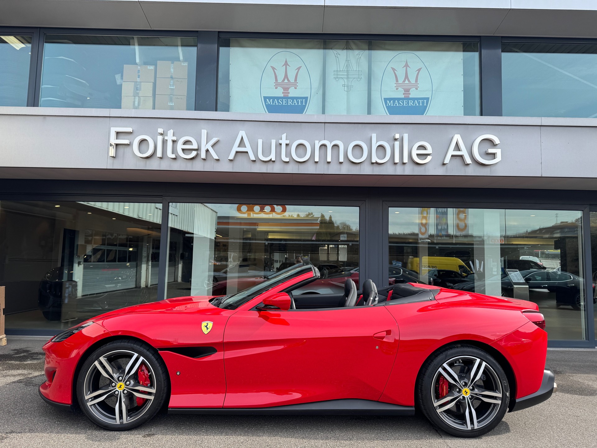 FERRARI Portofino 3.9 V8 T-showroom-element-1