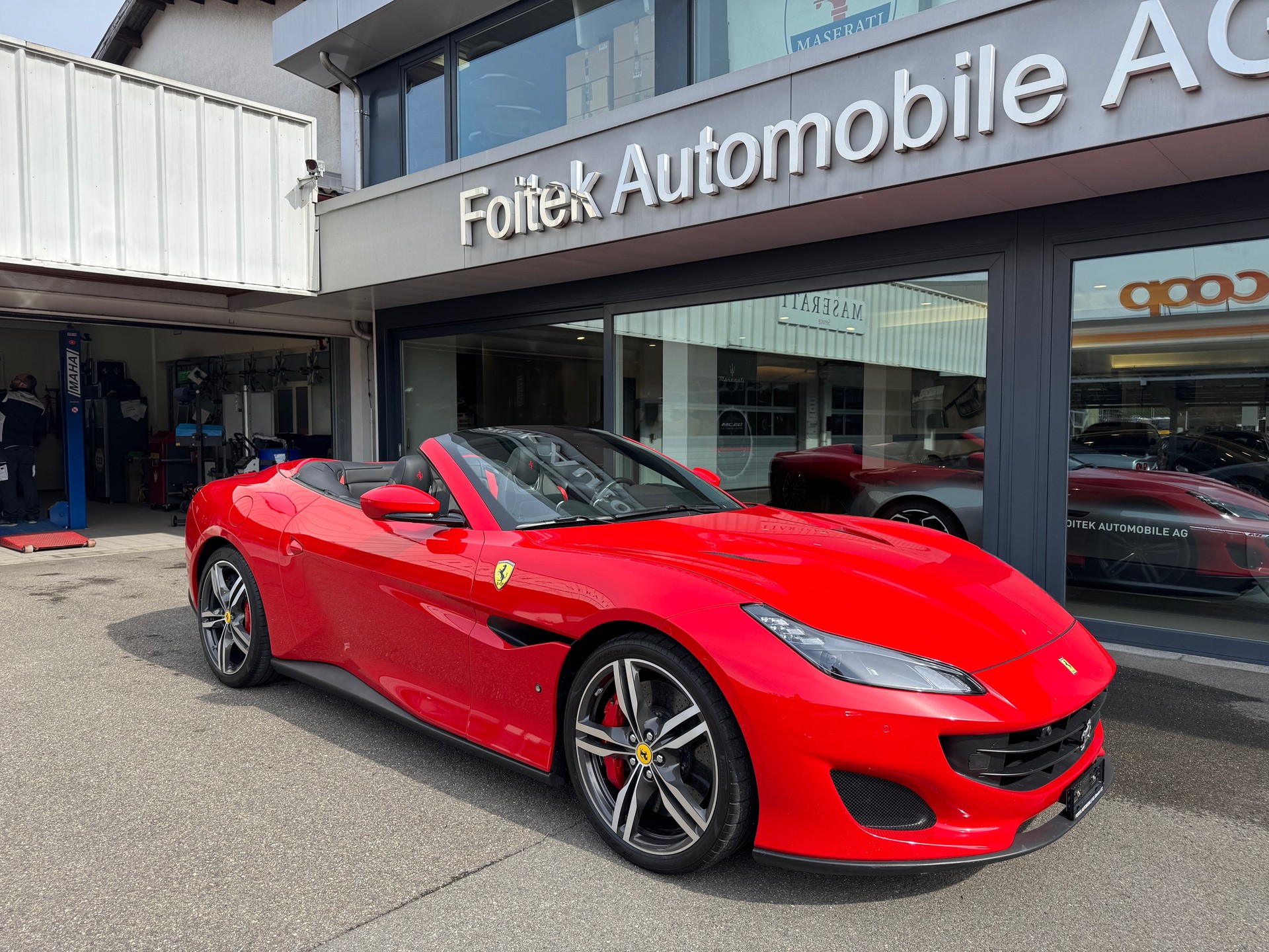 FERRARI Portofino 3.9 V8 T-showroom-element-2
