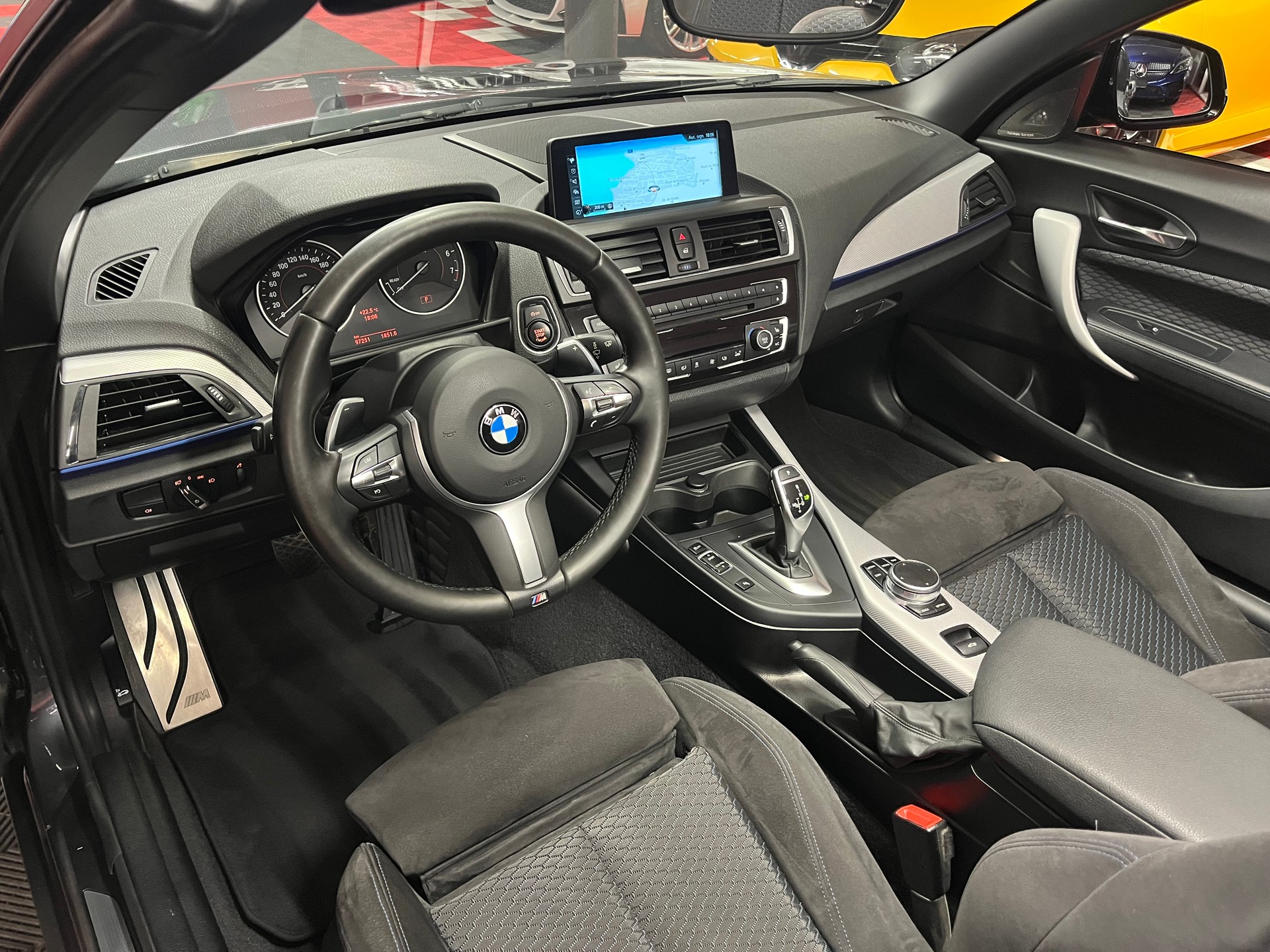 BMW M240i xDrive Steptronic-image-11