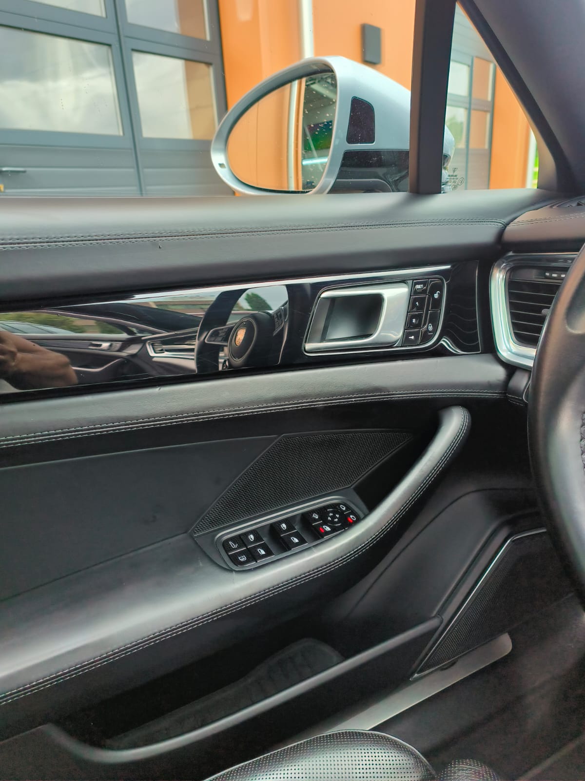 PORSCHE Panamera 4 E-Hybrid PDK-image-5