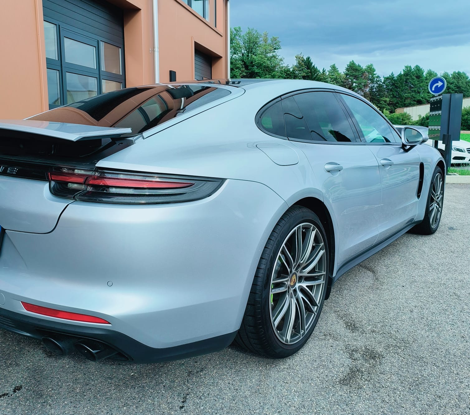 PORSCHE Panamera 4 E-Hybrid PDK-image-3