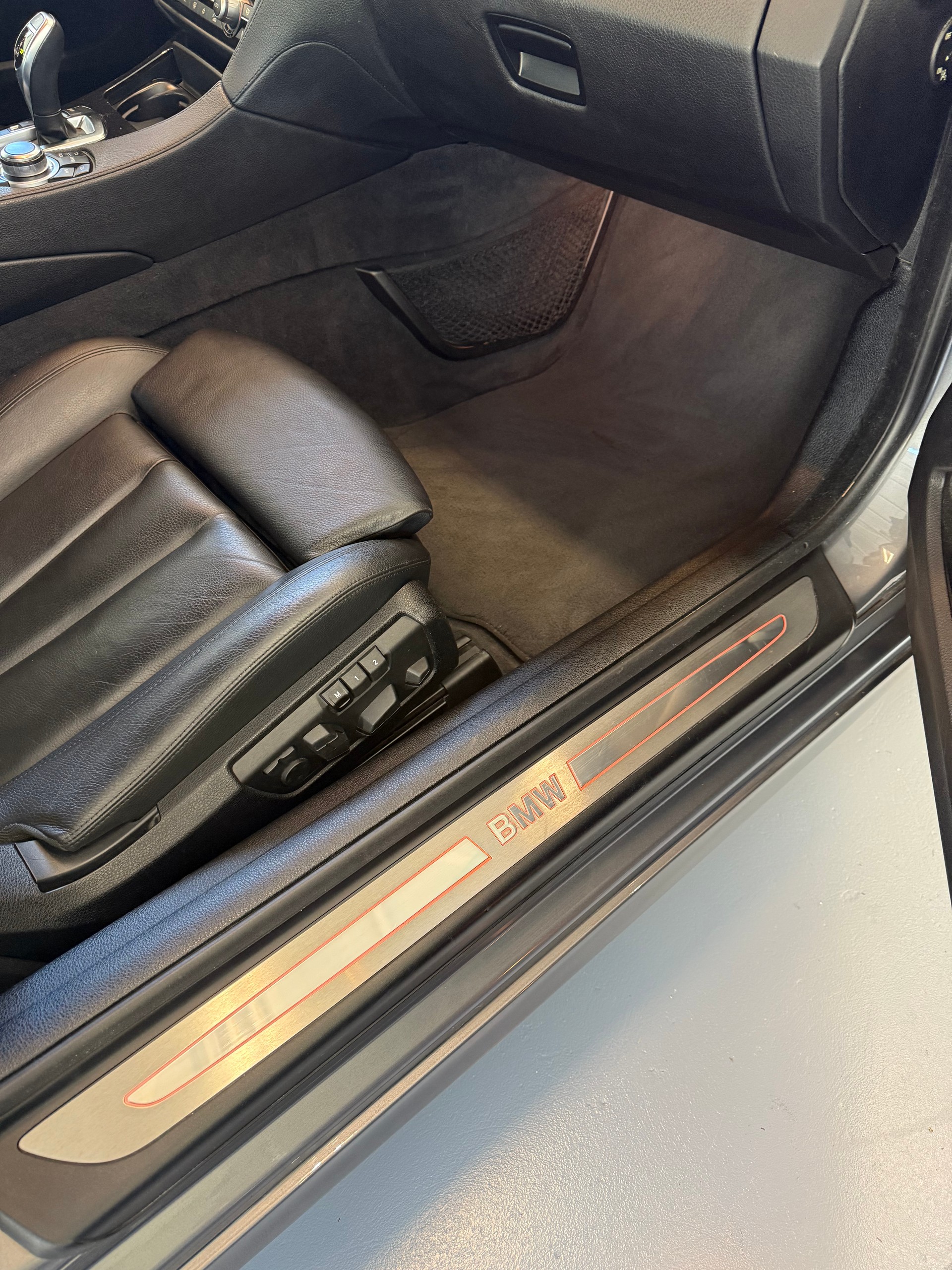 BMW 650i Cabrio /full options / service à jours BMW CH🇨🇭-image-12