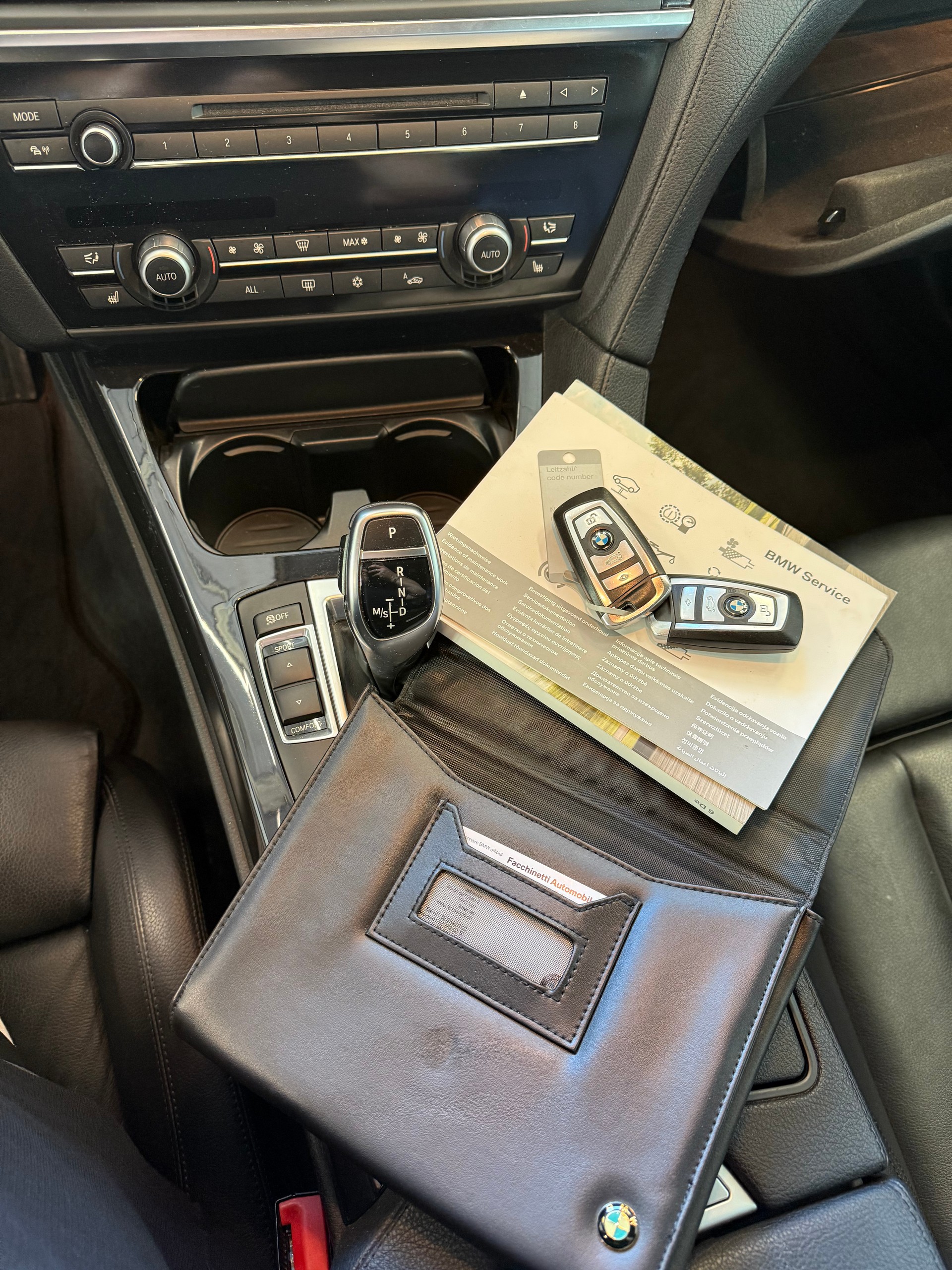 BMW 650i Cabrio /full options / service à jours BMW CH🇨🇭-image-11